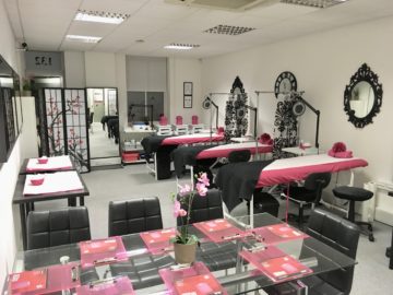 Well equipped, exclusive and permanent facilities enable us to run high quality beauty training courses.